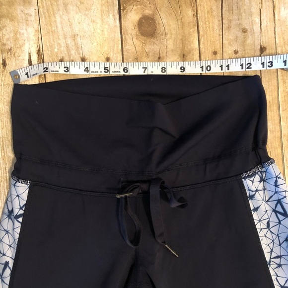 Lululemon Retreat 7/8 Cropped Navy Leggings Size 4 - Picture 6 of 7